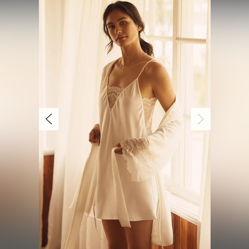 Flora Nikrooz Ivory Lace-Trim Chemise